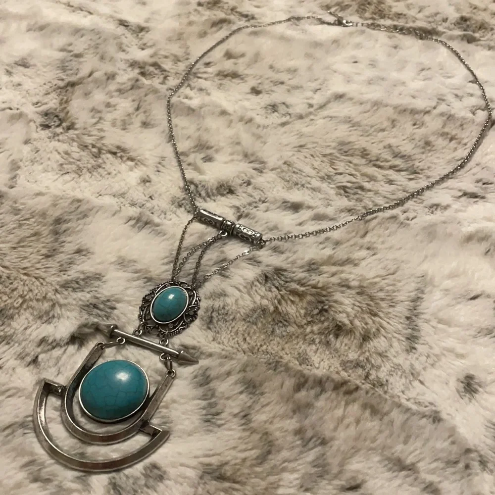 Long silver and turquoise necklace‎